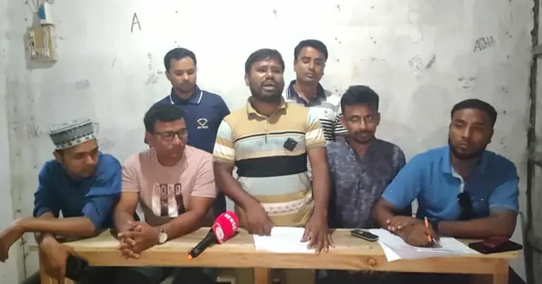 পদত্যাগ করা সদস্যদের সংবাদ সম্মেলন